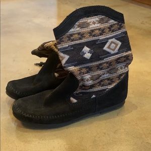 Women’s Minnetonka moccasin boots